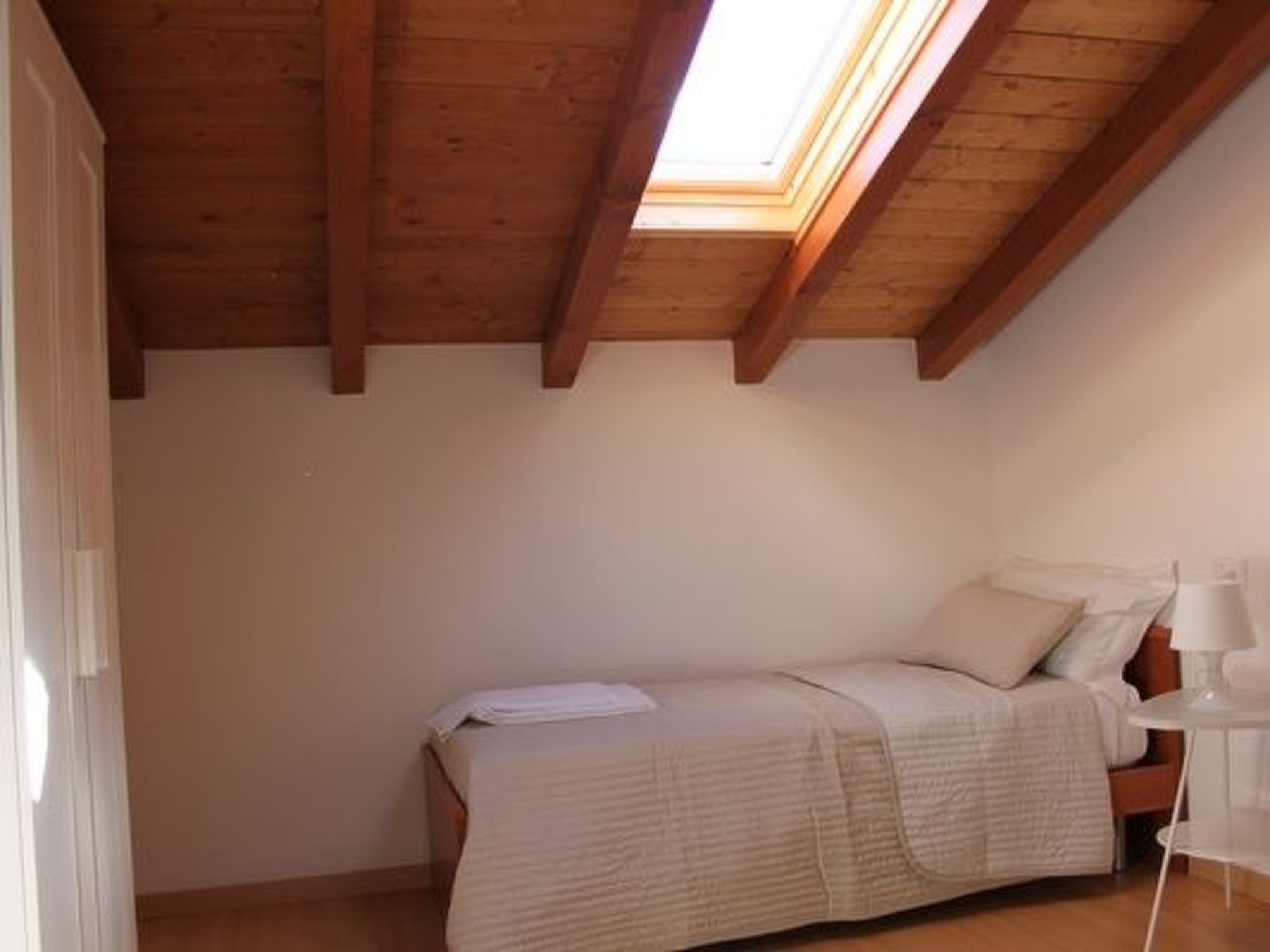 Photo of Dachgeschosswohnung am See für 6 Personen