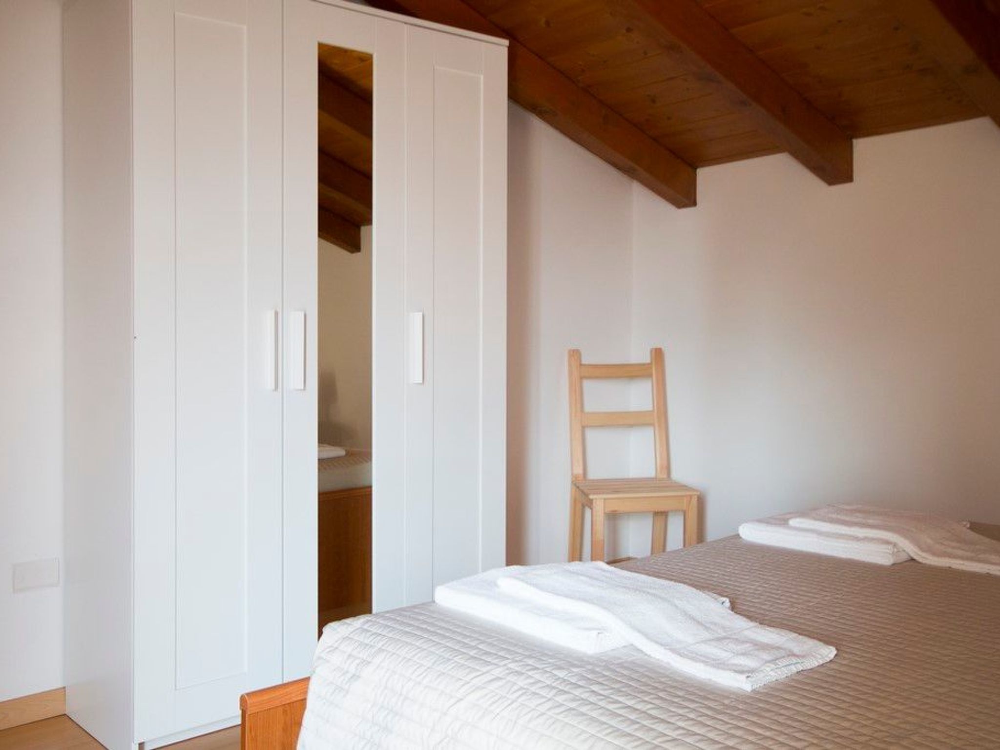 Photo of Dachgeschosswohnung am See für 6 Personen