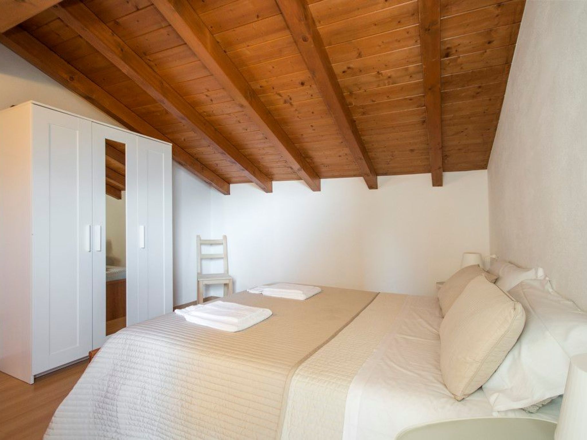 Photo of Dachgeschosswohnung am See für 6 Personen