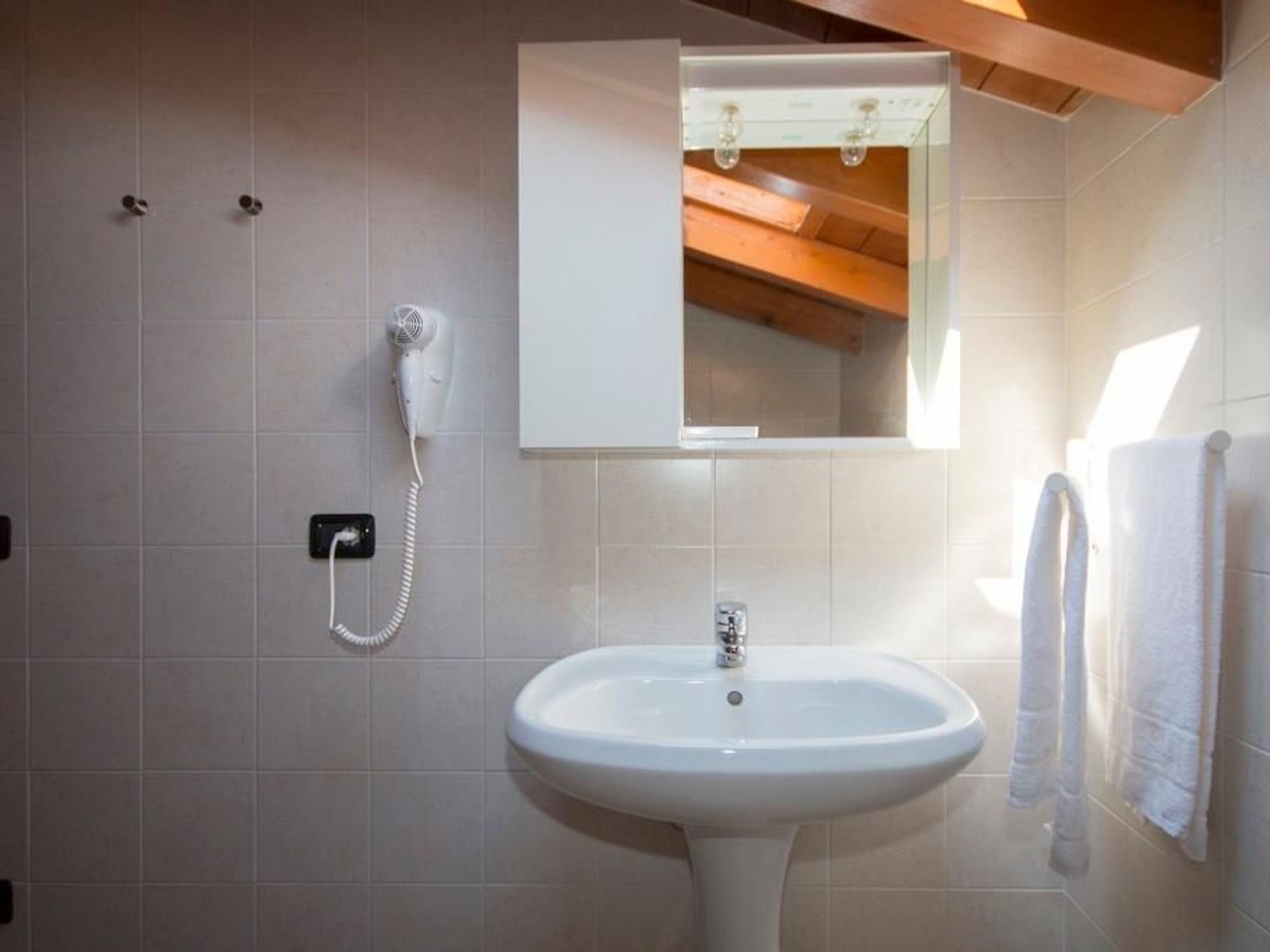 Zwei-Zimmer-Wohnung mit Parkplatz in der Nähe des Strandes-Dedans