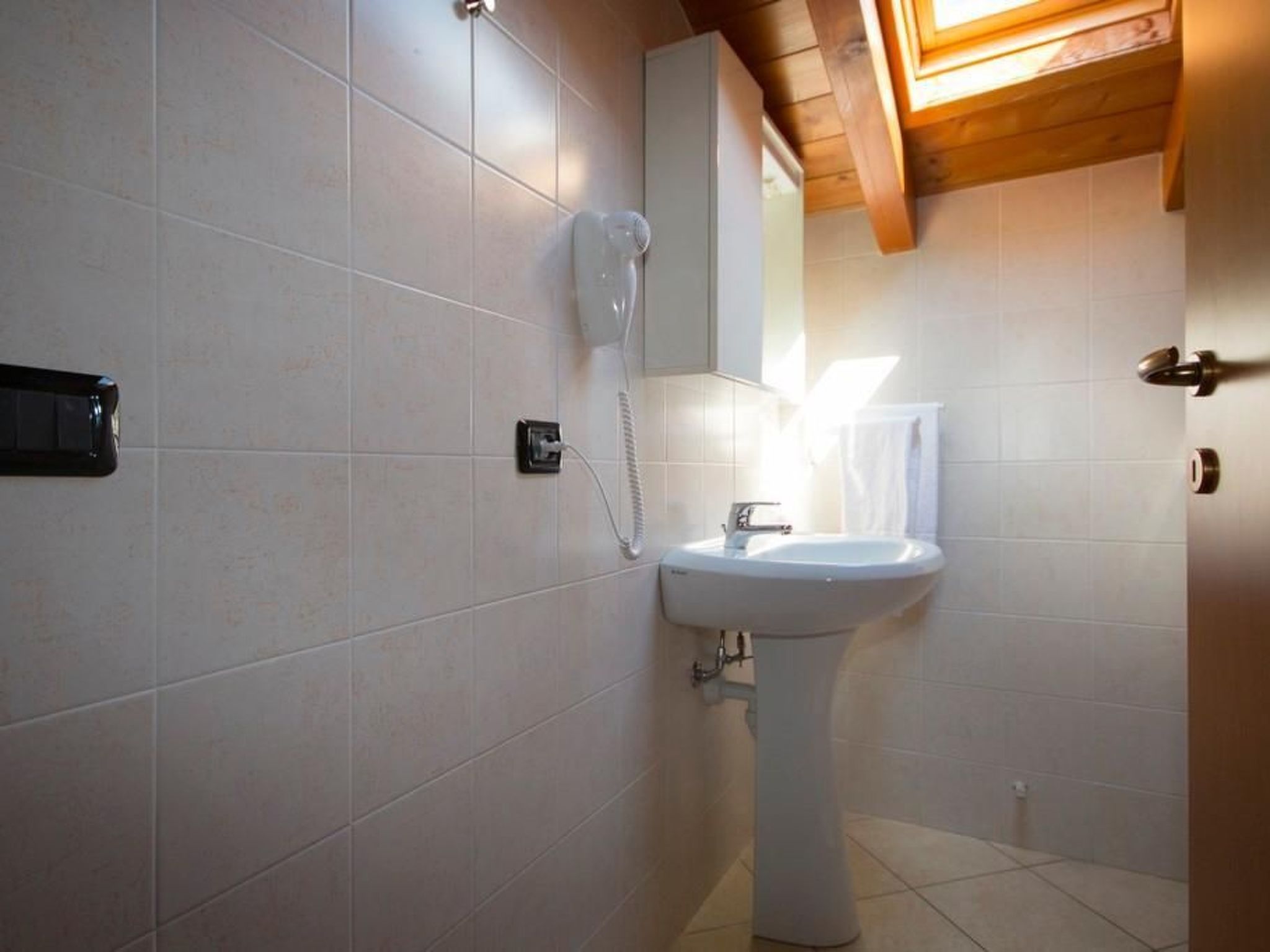 Zwei-Zimmer-Wohnung mit Parkplatz in der Nähe des Strandes-Dedans