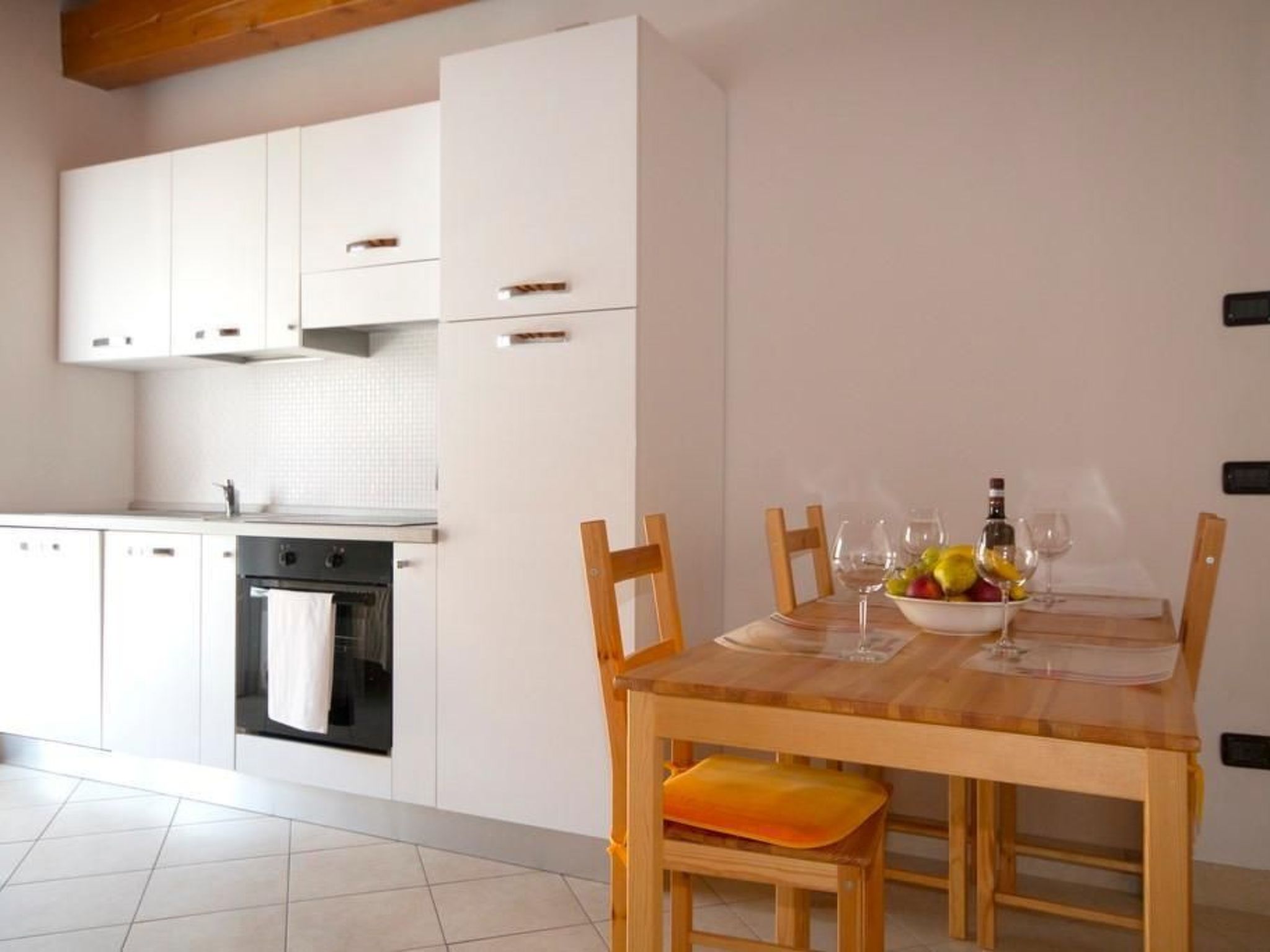 Zwei-Zimmer-Wohnung mit Parkplatz in der Nähe des Strandes-Dedans