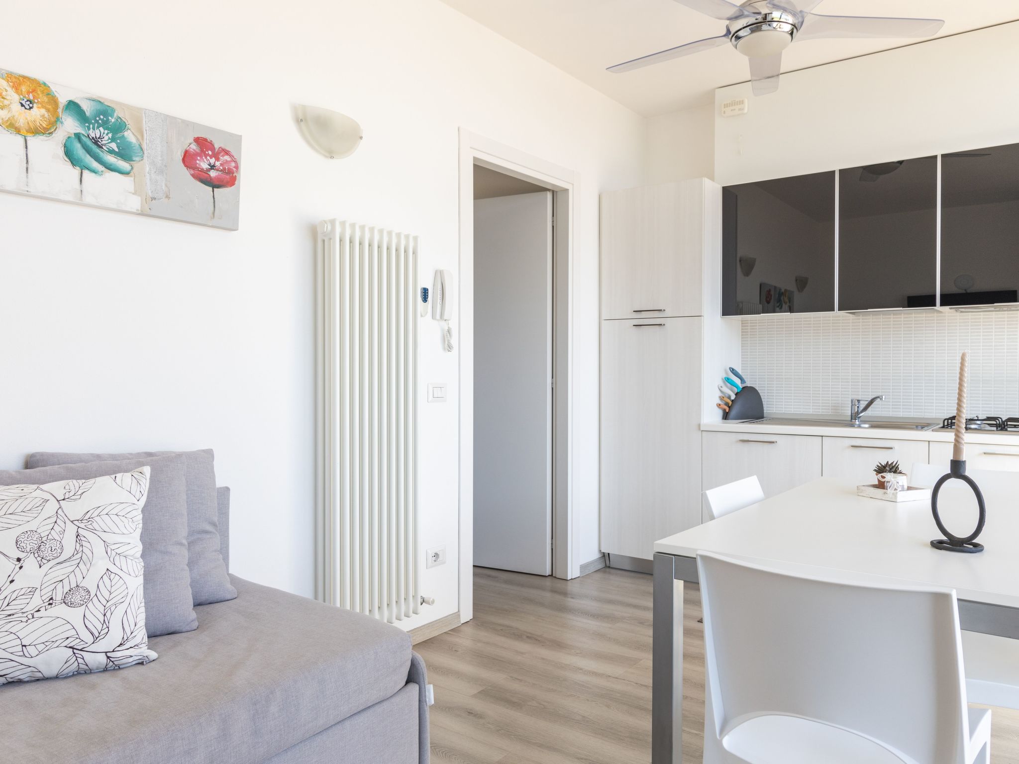 Wohnung mit Schwimmbad und fantastischem Seeblick