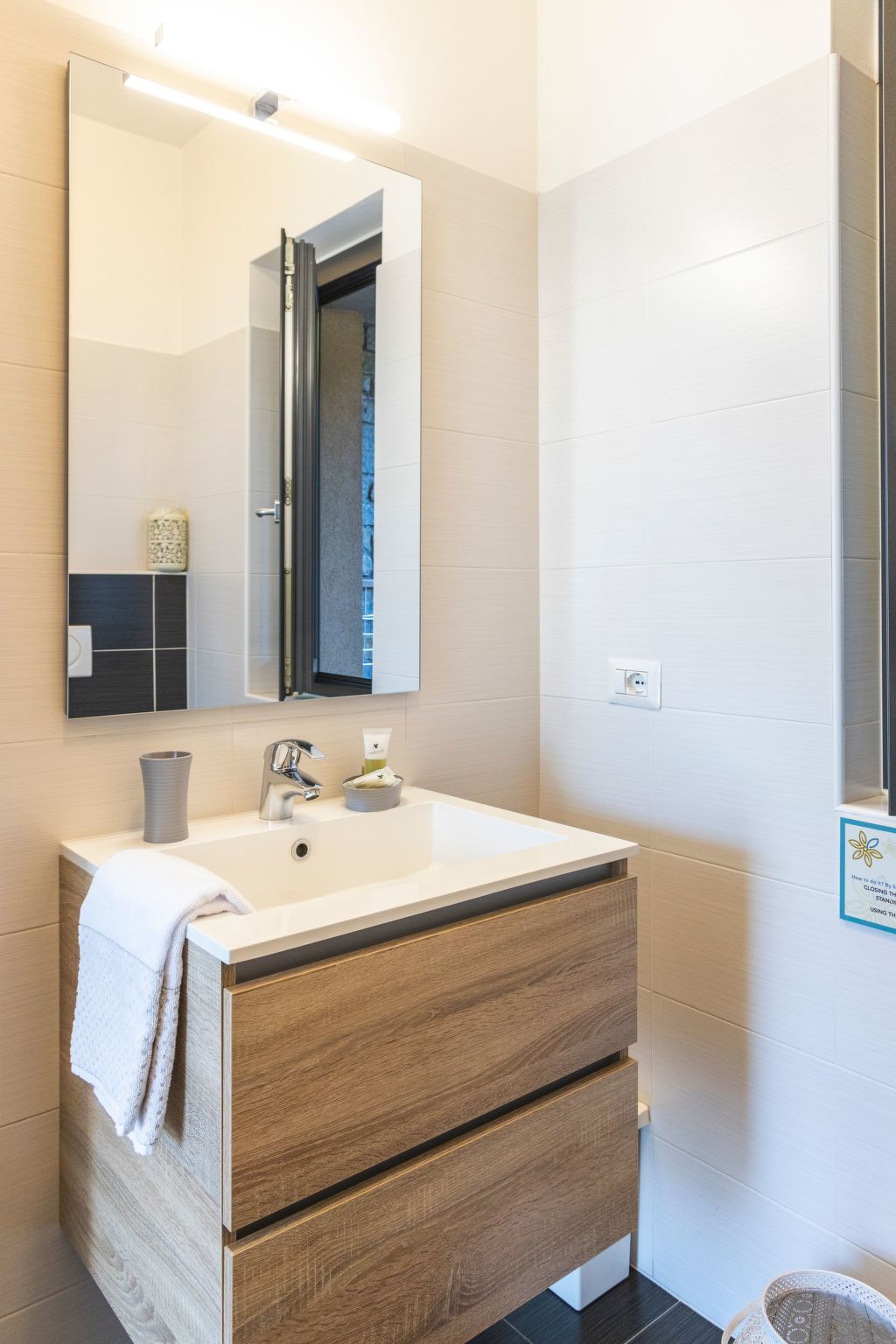 Wohnung mit Schwimmbad und fantastischem Seeblick