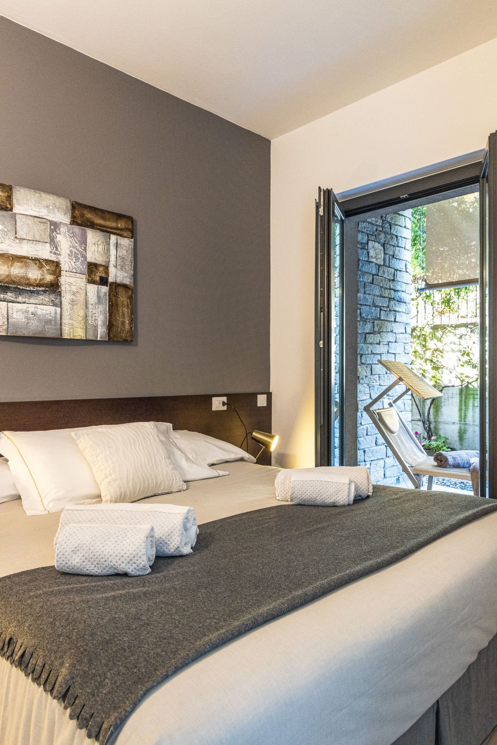 Wohnung mit Schwimmbad und fantastischem Seeblick-Dedans