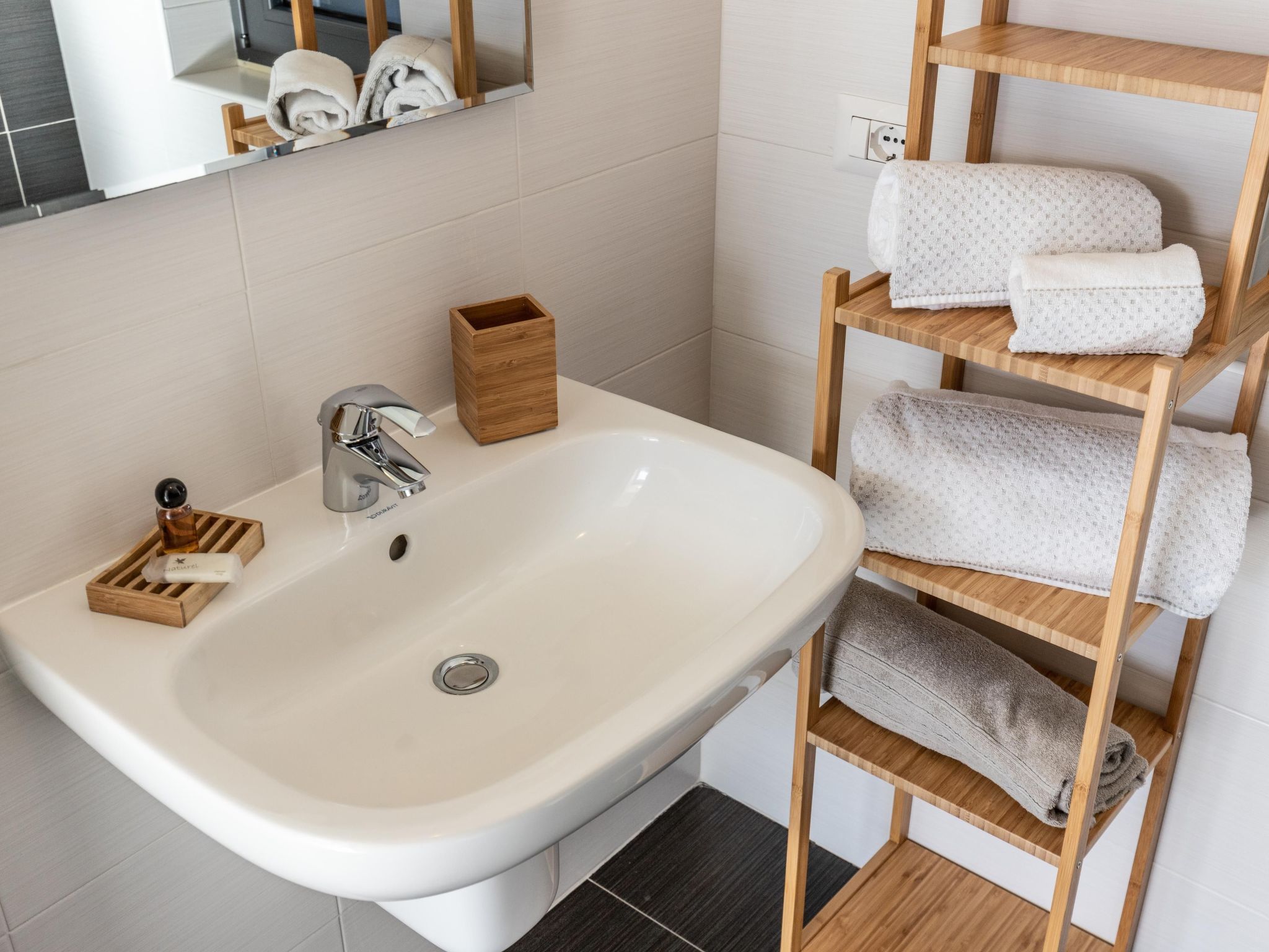 Wohnung mit Schwimmbad und fantastischem Seeblick-Dedans