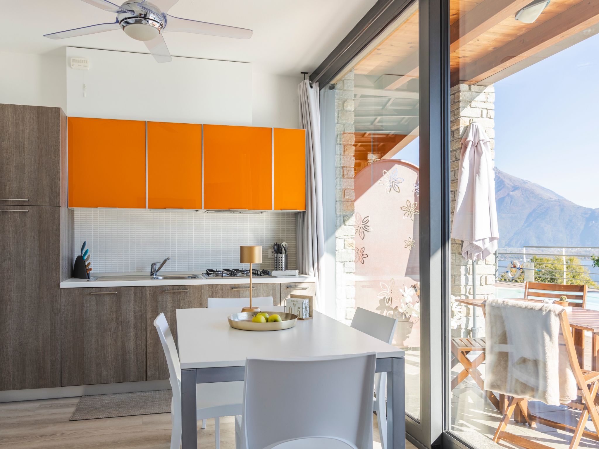 Wohnung mit Schwimmbad und fantastischem Seeblick-Dedans