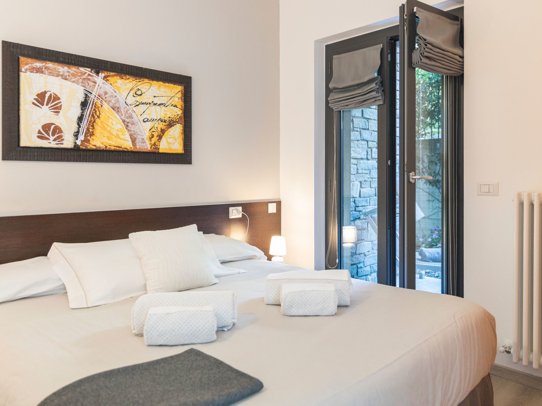 Wohnung mit Schwimmbad und fantastischem Seeblick-Image-tags.info