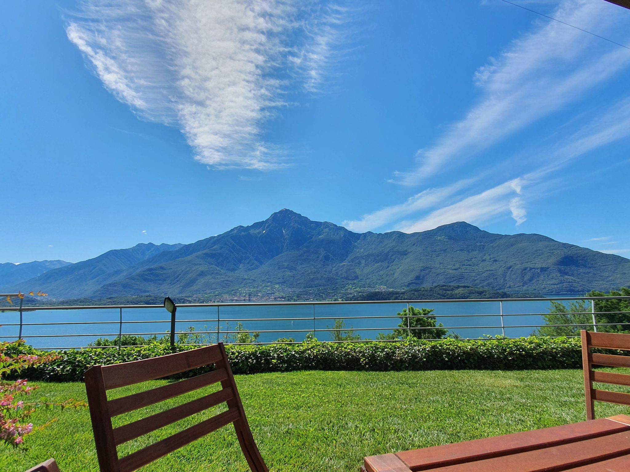 Wohnung mit Schwimmbad und fantastischem Seeblick-Image-tags.info