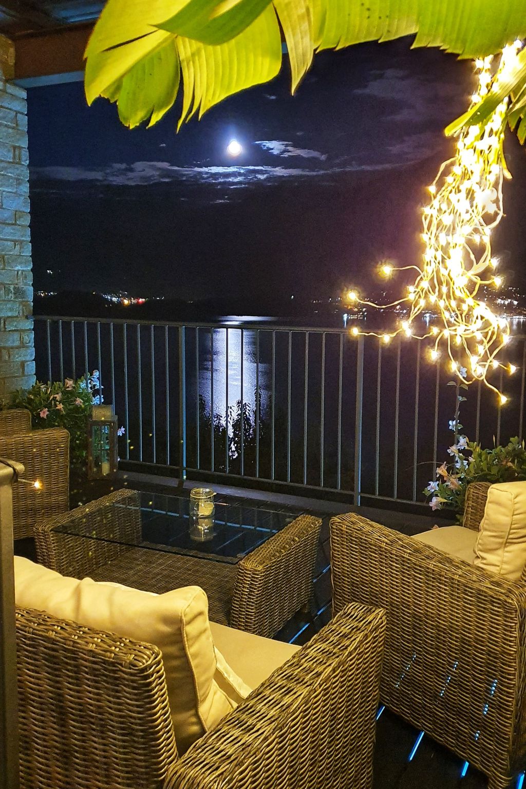 Wohnung mit Schwimmbad und fantastischem Seeblick-Image-tags.info