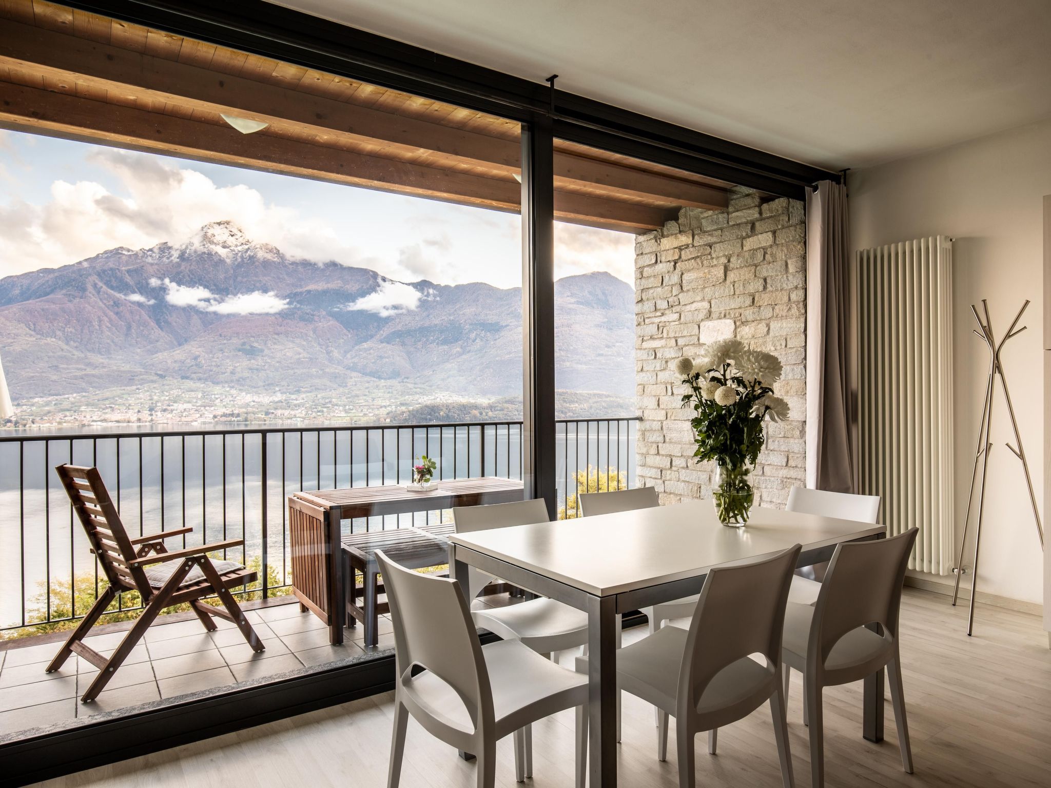 Wohnung mit Privatparkplatz und schöner Aussicht-Dedans