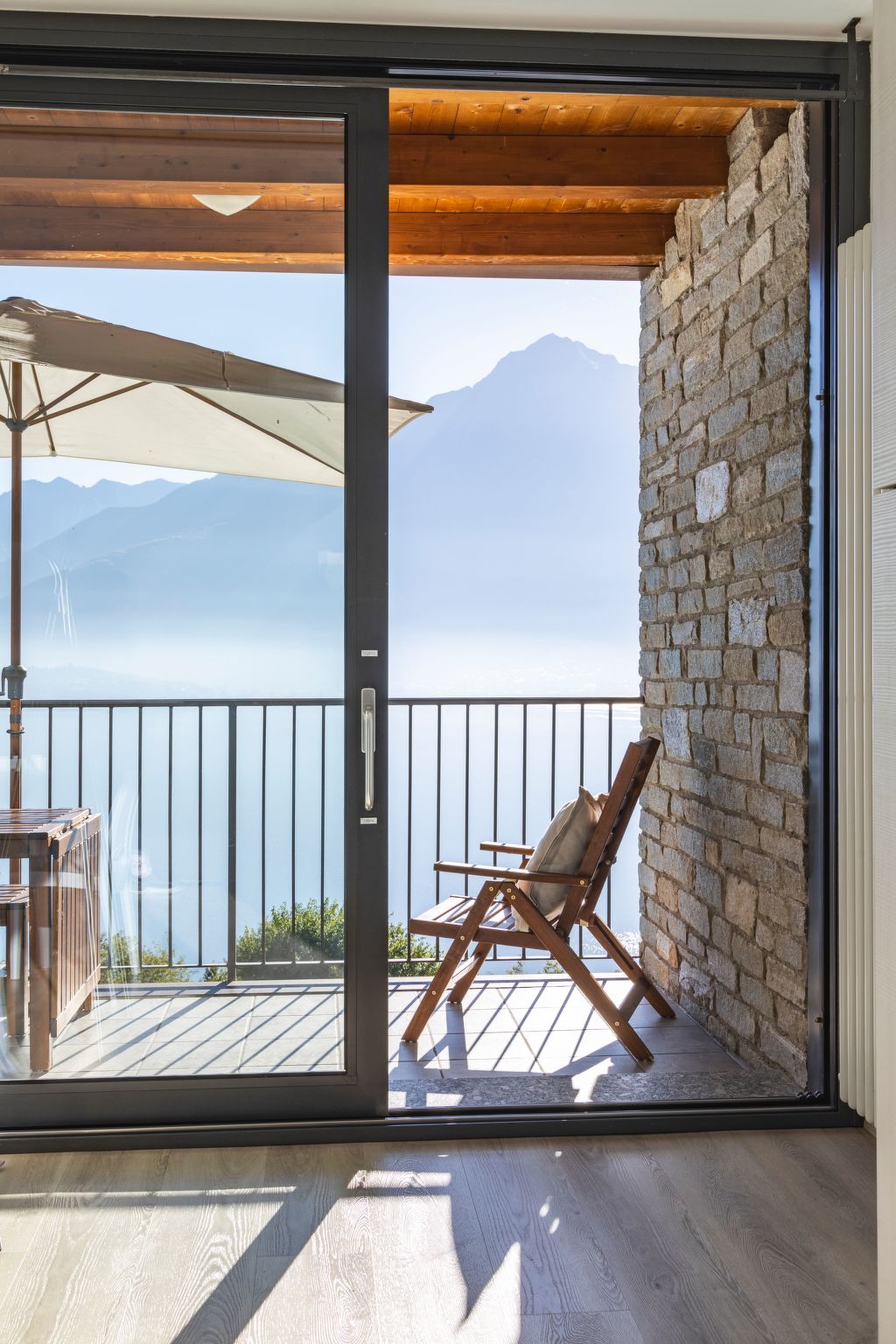 Wohnung mit Privatparkplatz und schöner Aussicht-Dehors