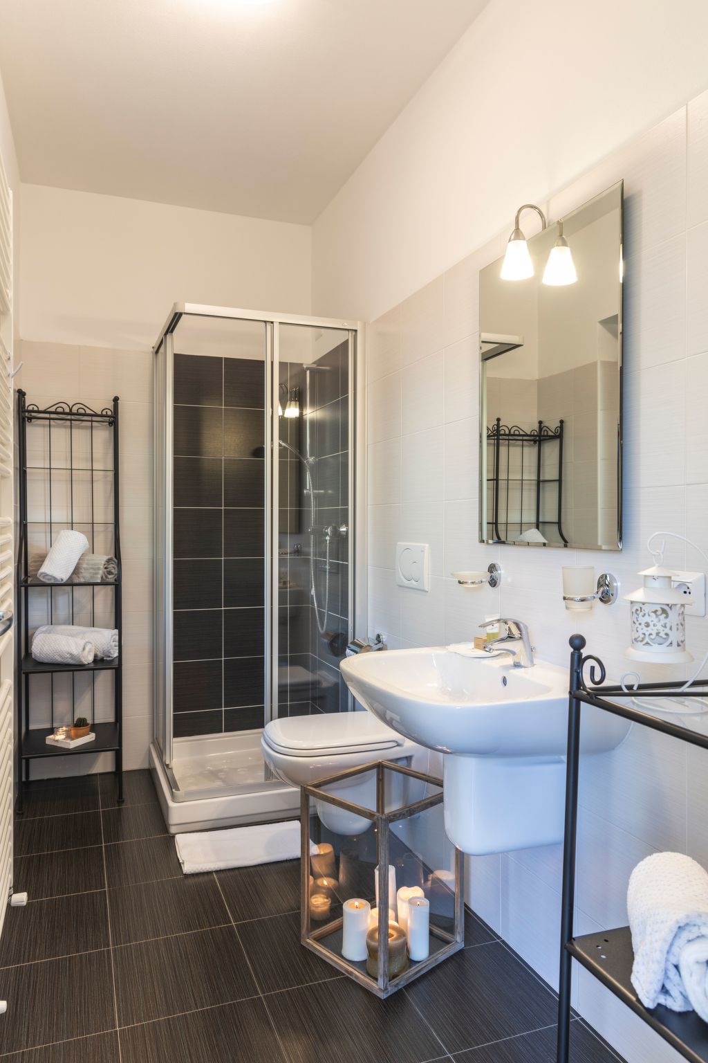 Wohnung mit Privatparkplatz und schöner Aussicht-Dedans