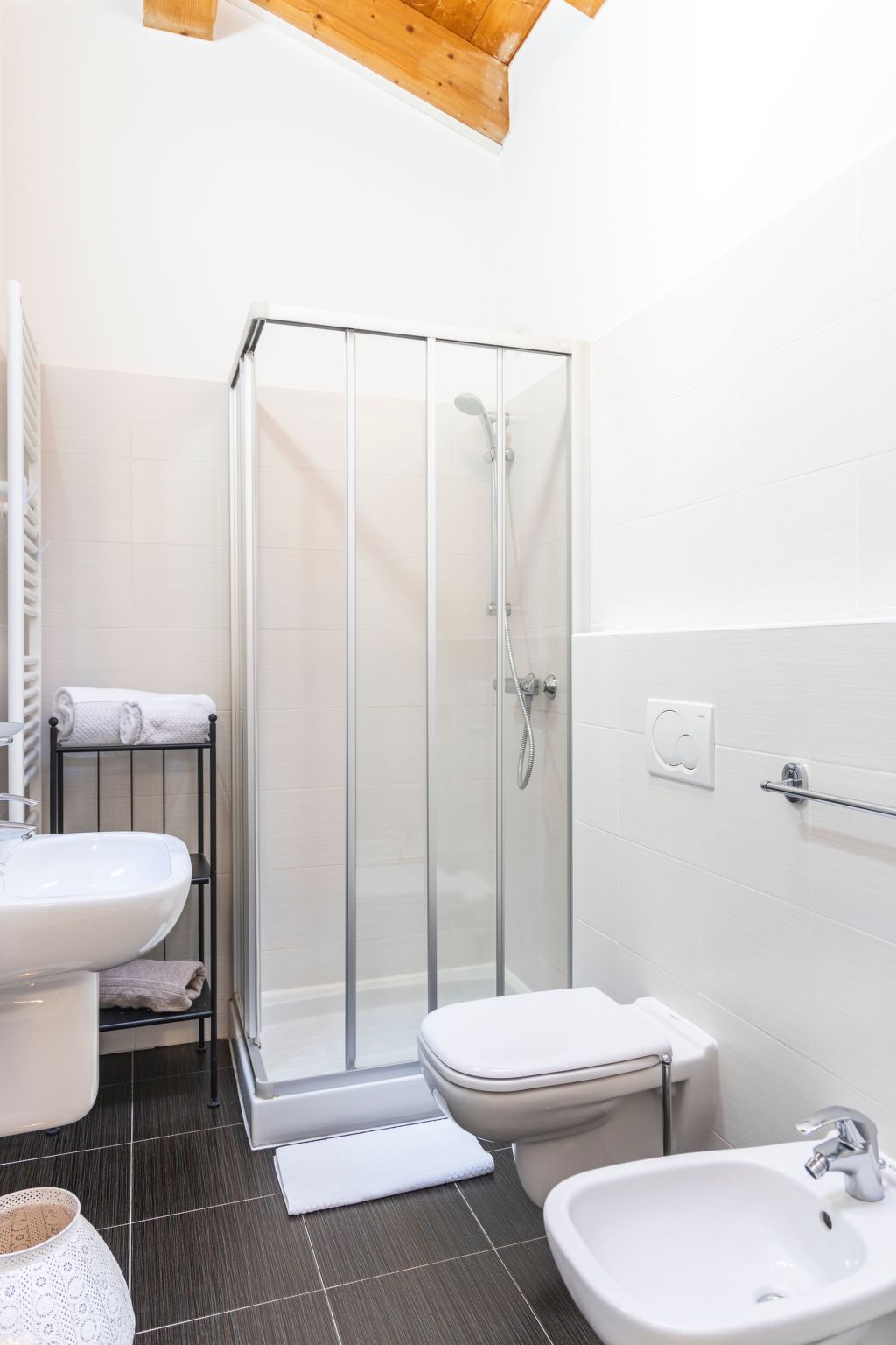 Wohnung mit Privatparkplatz und schöner Aussicht-Dedans