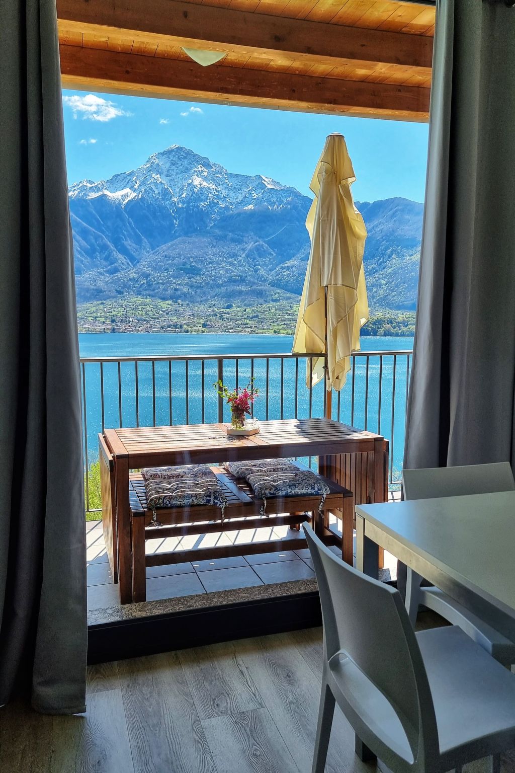 Wohnung mit Privatparkplatz und schöner Aussicht-Dehors