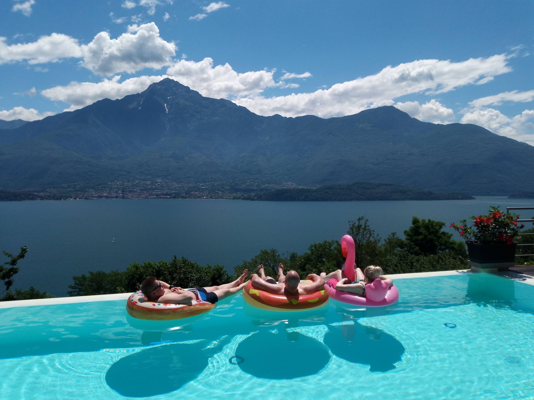 Wohnung mit Privatparkplatz und schöner Aussicht-Image-tags.info