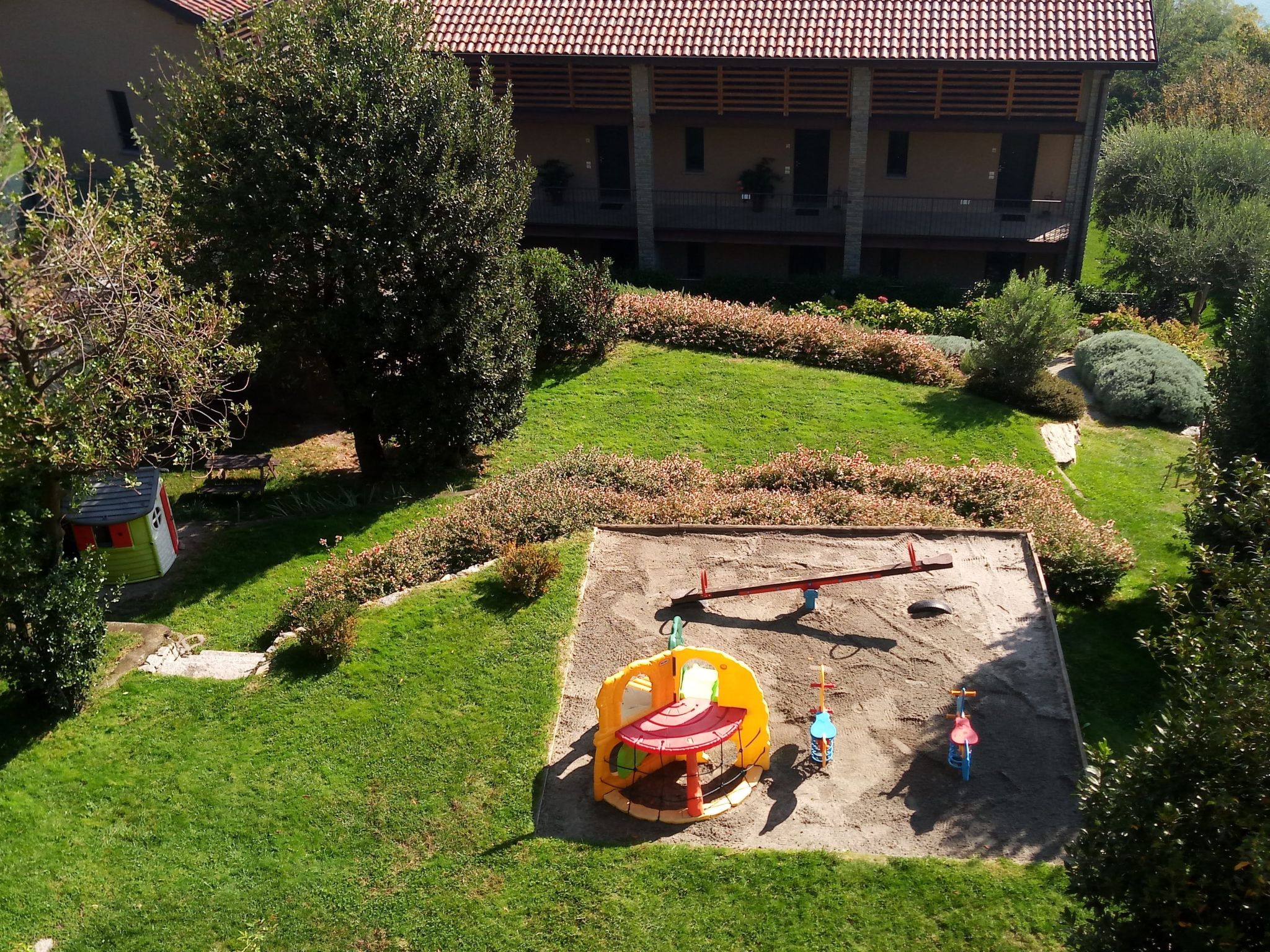 Wohnung mit Privatparkplatz und schöner Aussicht-Dehors