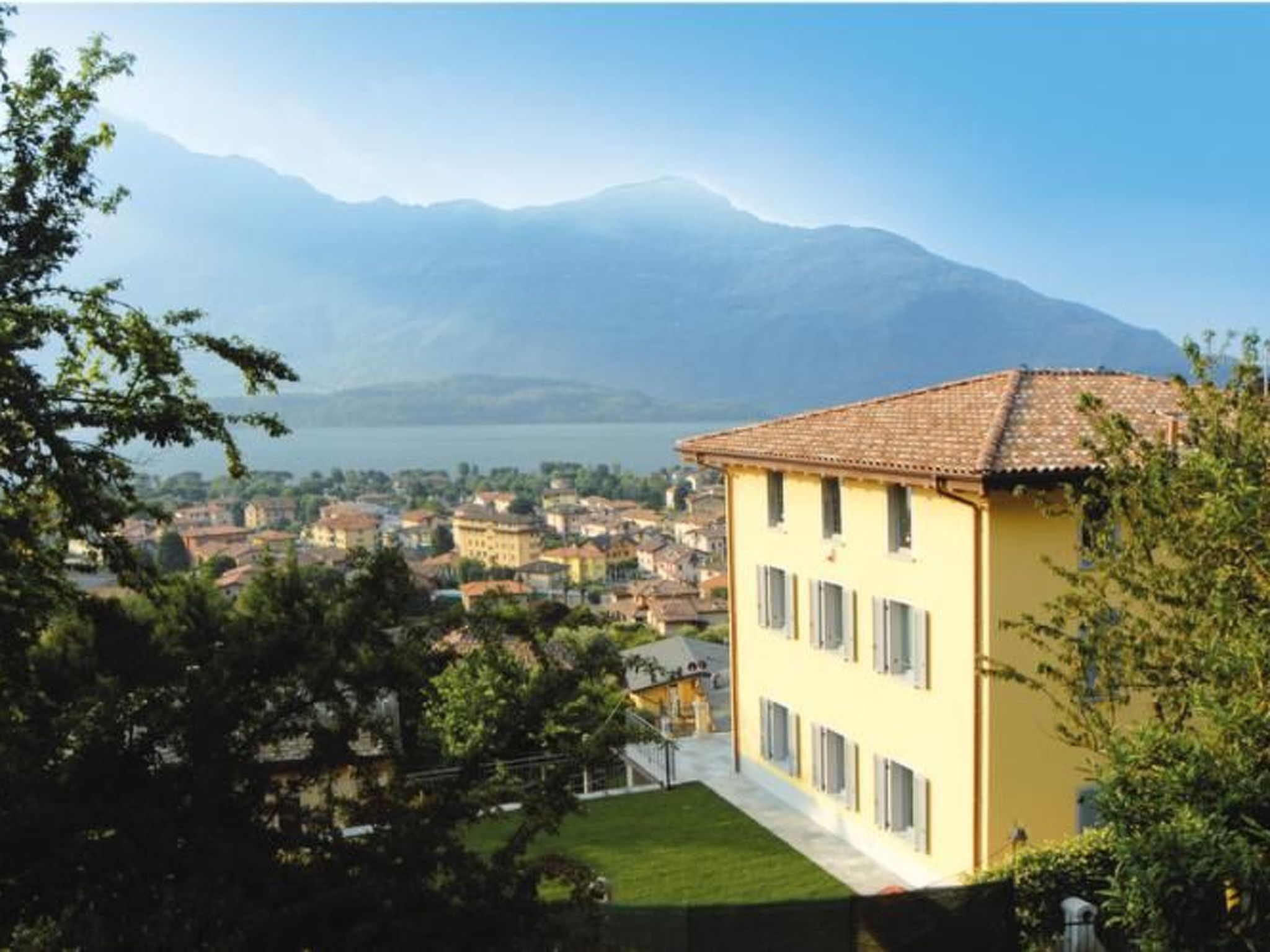 Ferienvilla 'Perla del Lago' mit privatem Pool