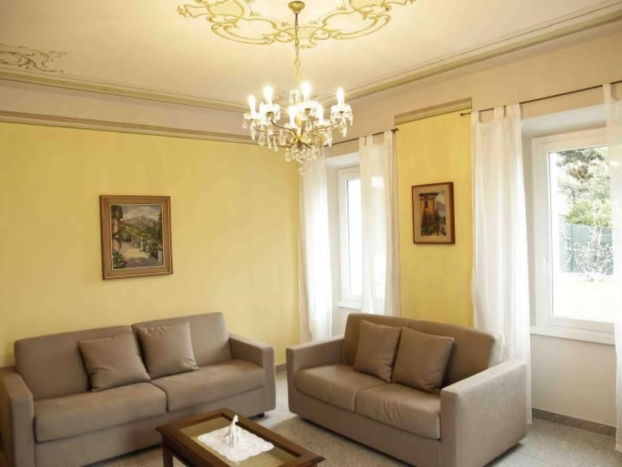 Ferienvilla 'Perla del Lago' mit privatem Pool-Dedans