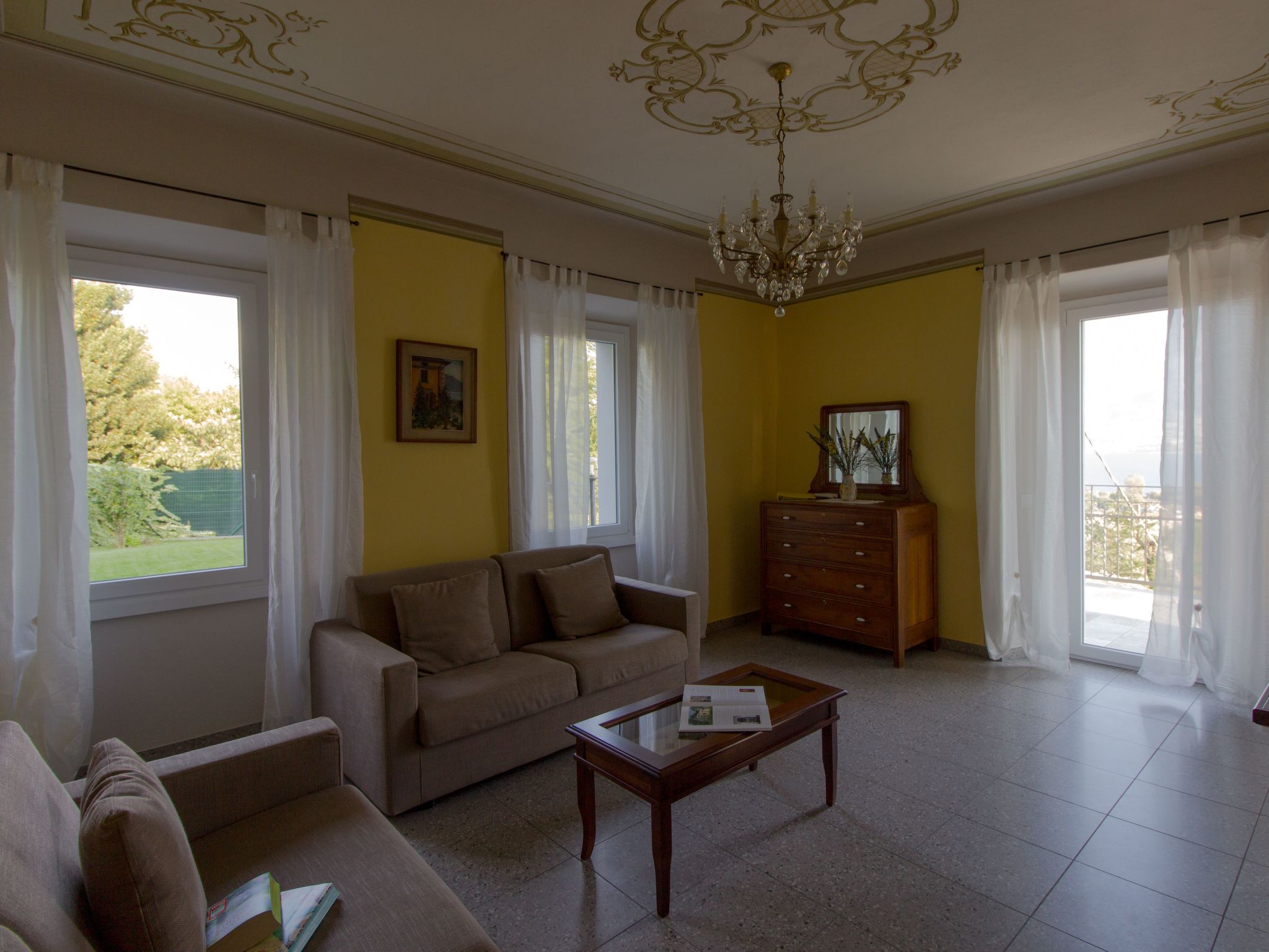 Ferienvilla 'Perla del Lago' mit privatem Pool-Dedans