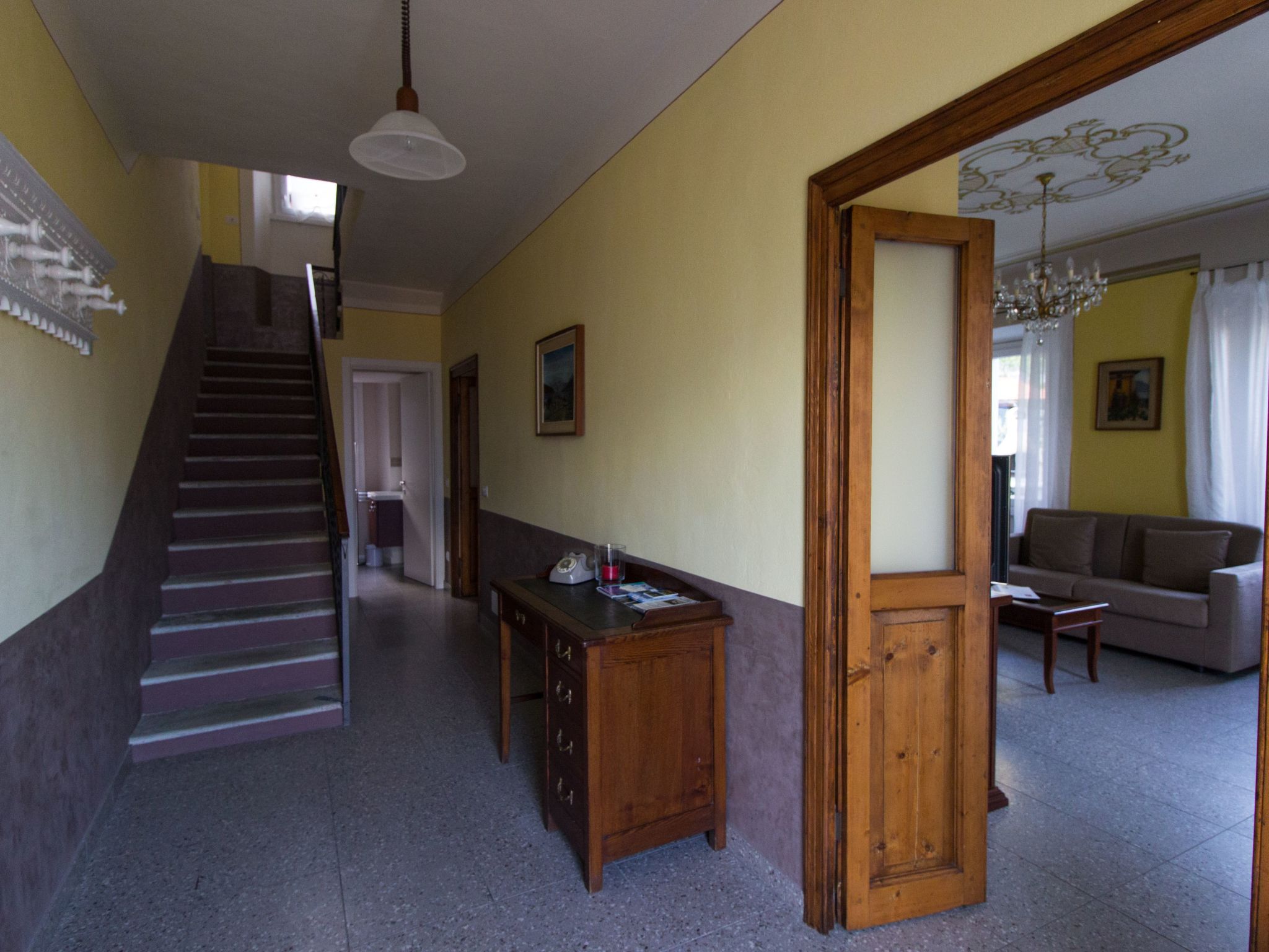 Ferienvilla 'Perla del Lago' mit privatem Pool-Dedans