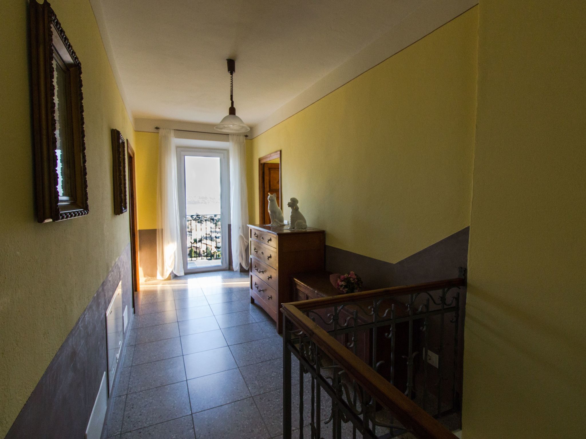 Ferienvilla 'Perla del Lago' mit privatem Pool-Dedans