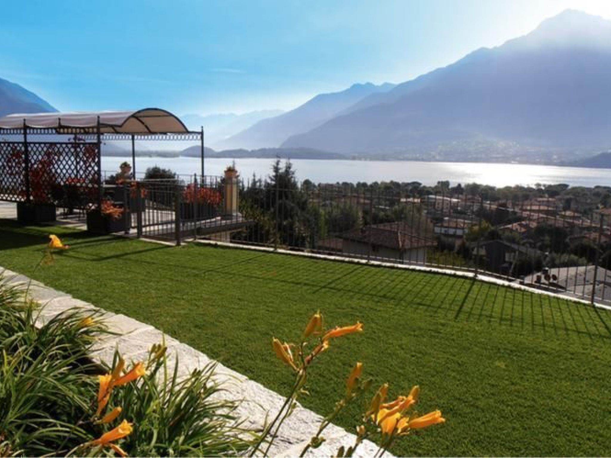 Ferienvilla 'Perla del Lago' mit privatem Pool-Dehors