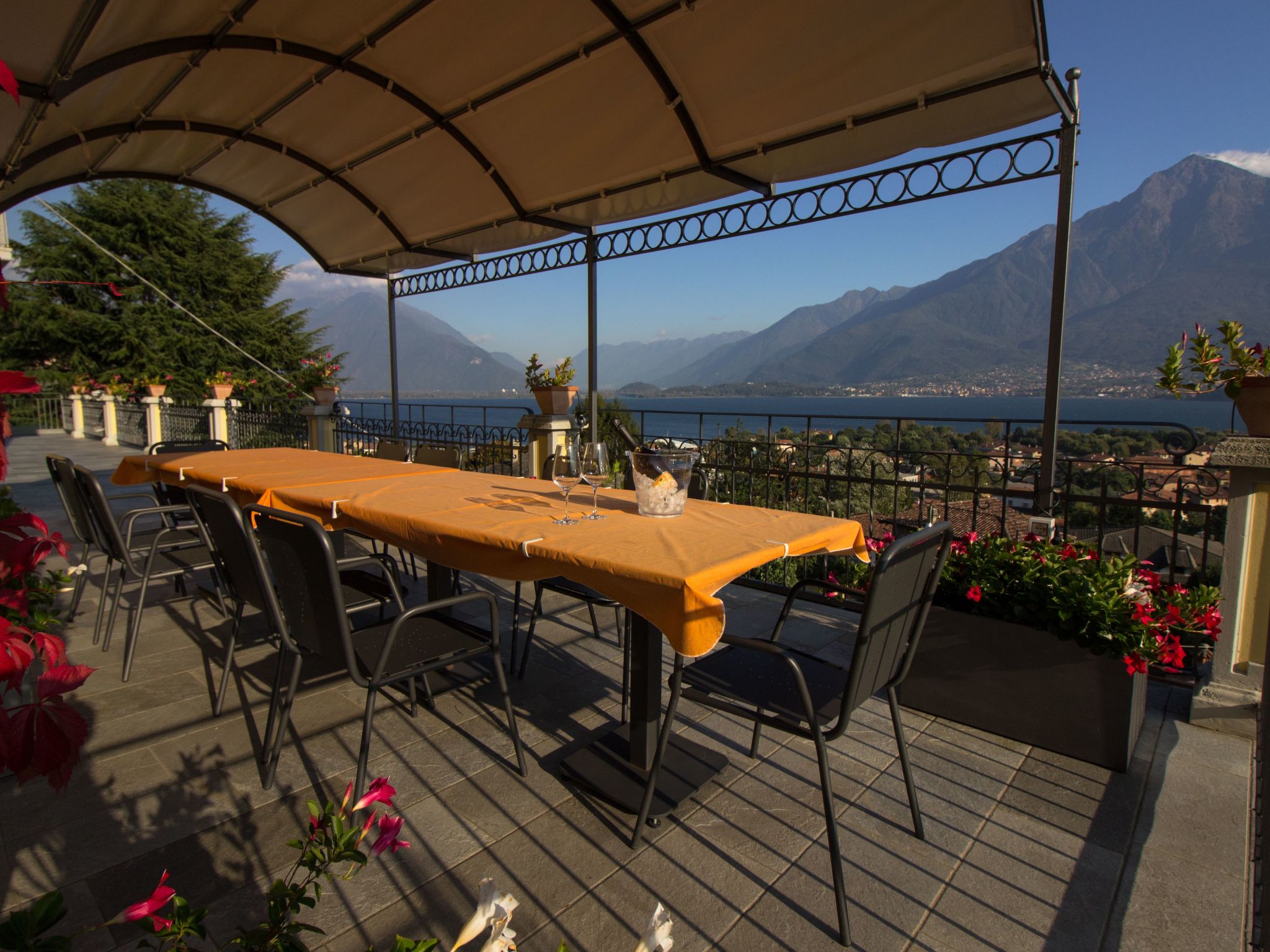 Ferienvilla 'Perla del Lago' mit privatem Pool-Dehors