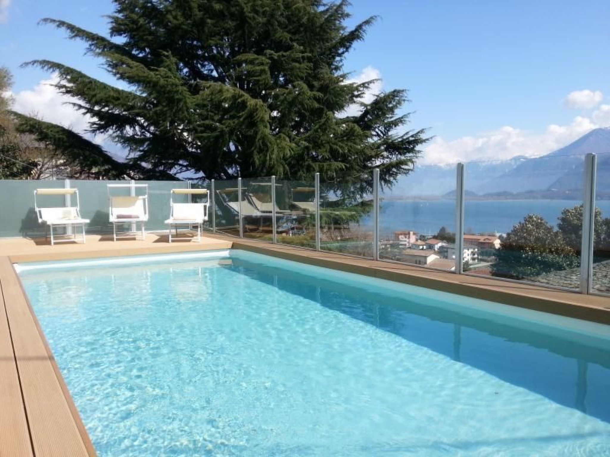 Ferienvilla 'Perla del Lago' mit privatem Pool-Dehors