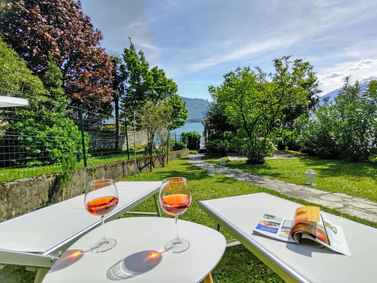 4-persoons appartement in Gera Lario met direct strandtoegang in Gera Lario
