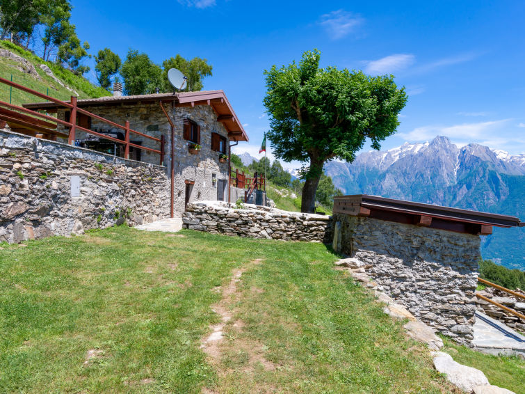 Search and Stay destination Provincia di Como, Lombardia - Italy from AU$ 252. La tana del lupo