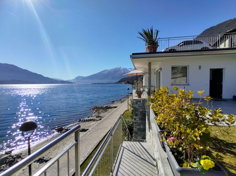Bergzicht en direct strandtoegang in Gera Lario: Vakantiehuis Gelsomino in Gera Lario