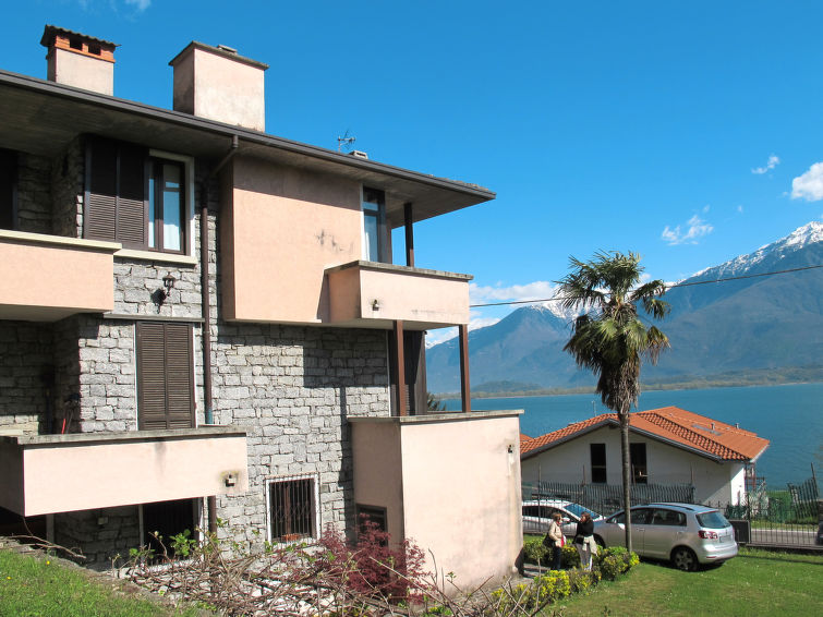 Appartement aan het strand met whirlpool en meerzicht in Gera Lario in Gera Lario