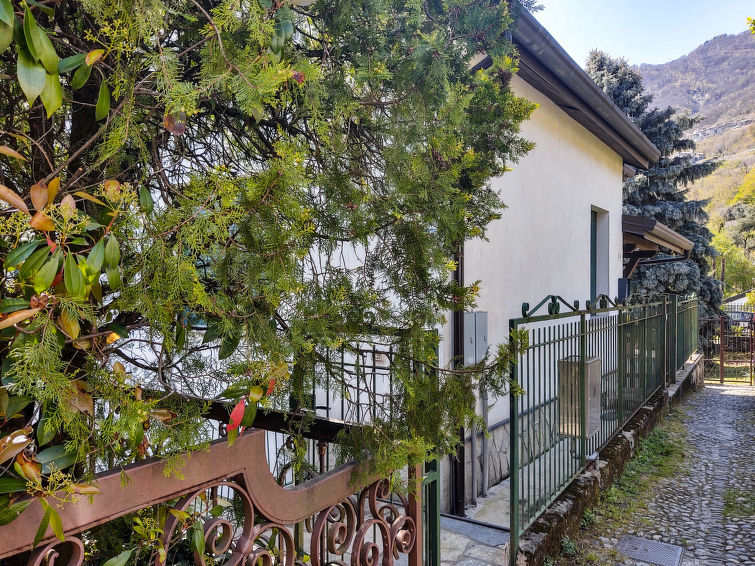 Search and Stay destination Gera Lario, Lombardia - Italy from AU$ 186. Marta (GLA160)