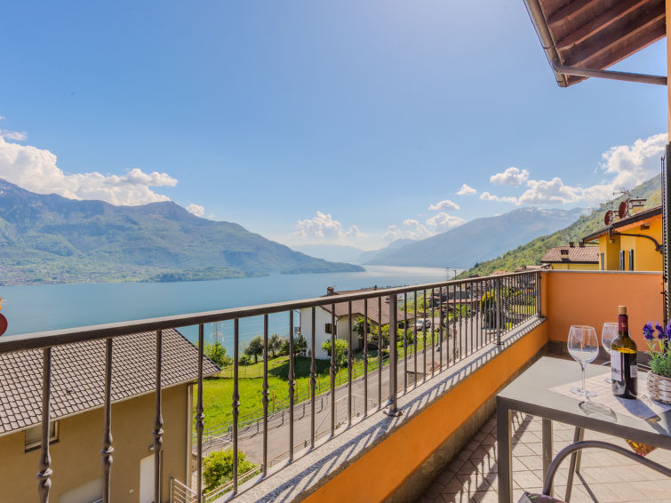Bergzicht en rust in appartement Robinia in Gera Lario in Gera Lario