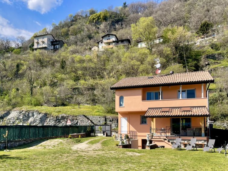 Search and Stay Destinations. Vacation Rentals in Gera Lario, Provincia di Como - Lombardia - Italy