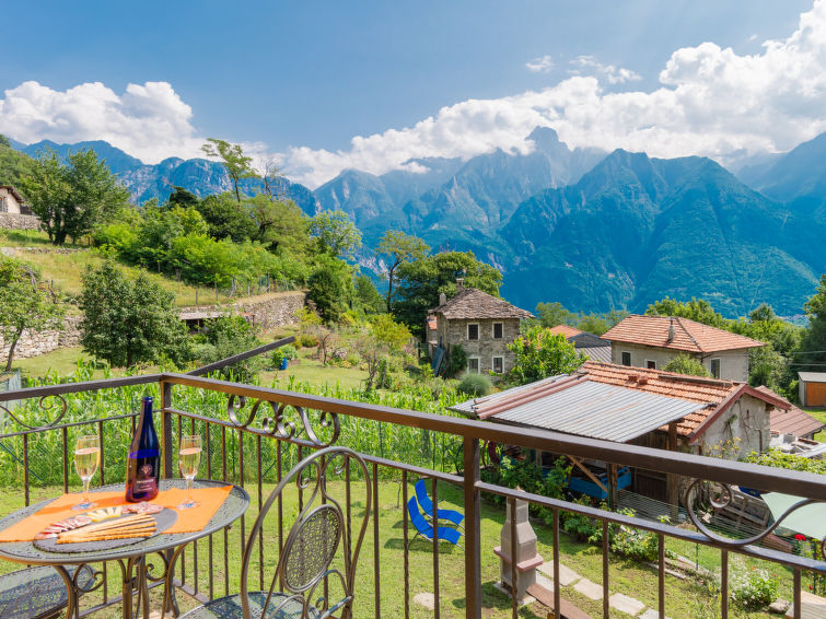 Search and Stay destination Albonico, Lombardia - Italy from AU$ 245. Leonardo