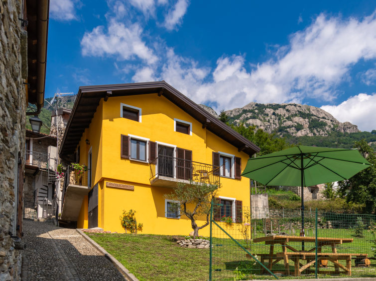 Search and Stay destination Albonico, Lombardia - Italy from AU$ 237. Leonardo