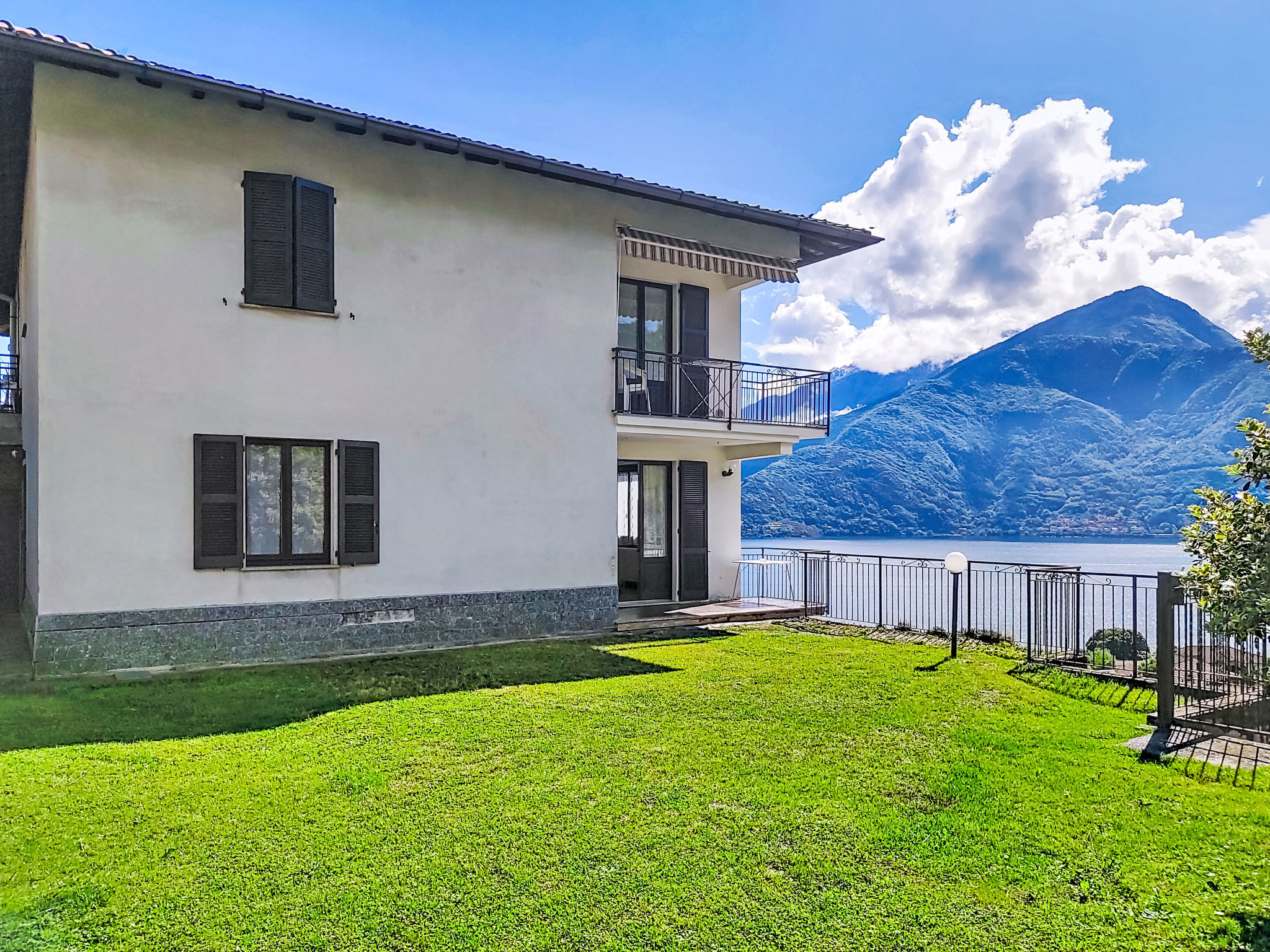 Riflessi del Lario - Buiten