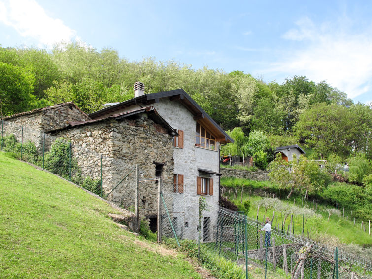 2-persoons vakantiehuis Cascina Ulivi met meerzicht in Cremia in Cremia