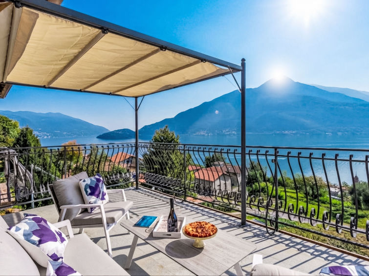 2-persoons appartement met meer- en bergzicht in Cremia in Cremia