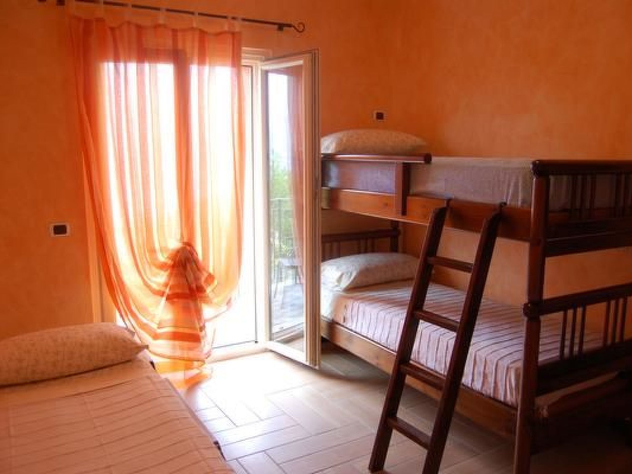 Rustikales Haus in ruhiger Lage mit  Seesicht-Binnen