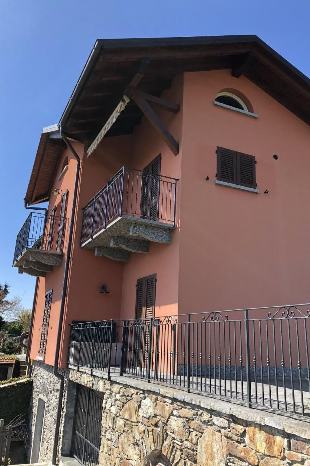 Rustikales Haus in ruhiger Lage mit  Seesicht-Binnen