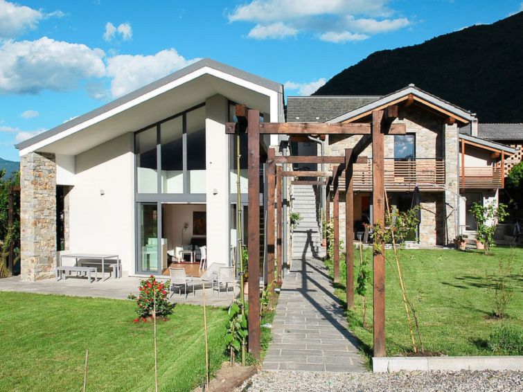 Search and Stay destination Colico Piano, Lombardia - Italy from AU$ 386. Baila (CCO512)