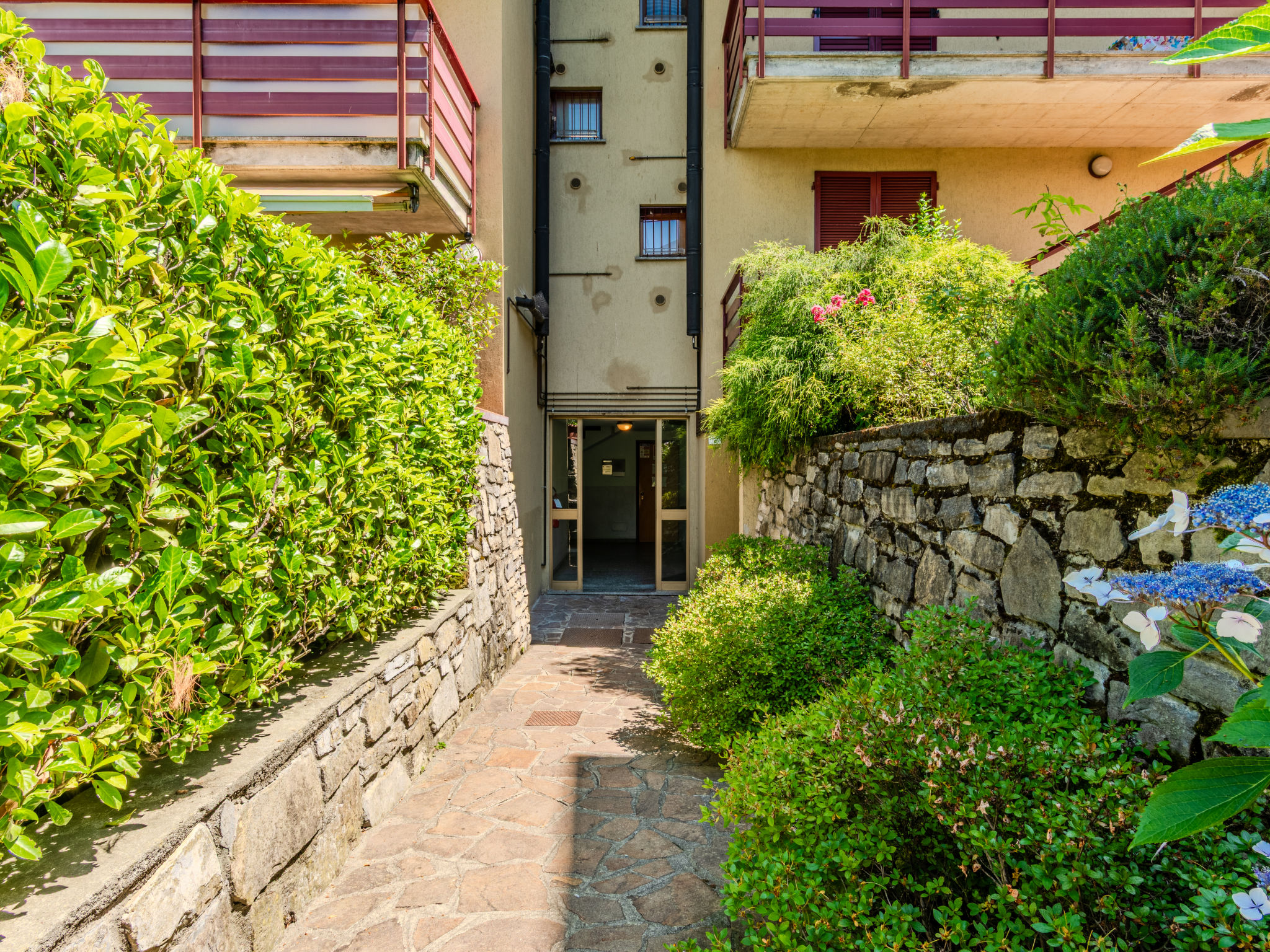 Miralago Guest House-Outside