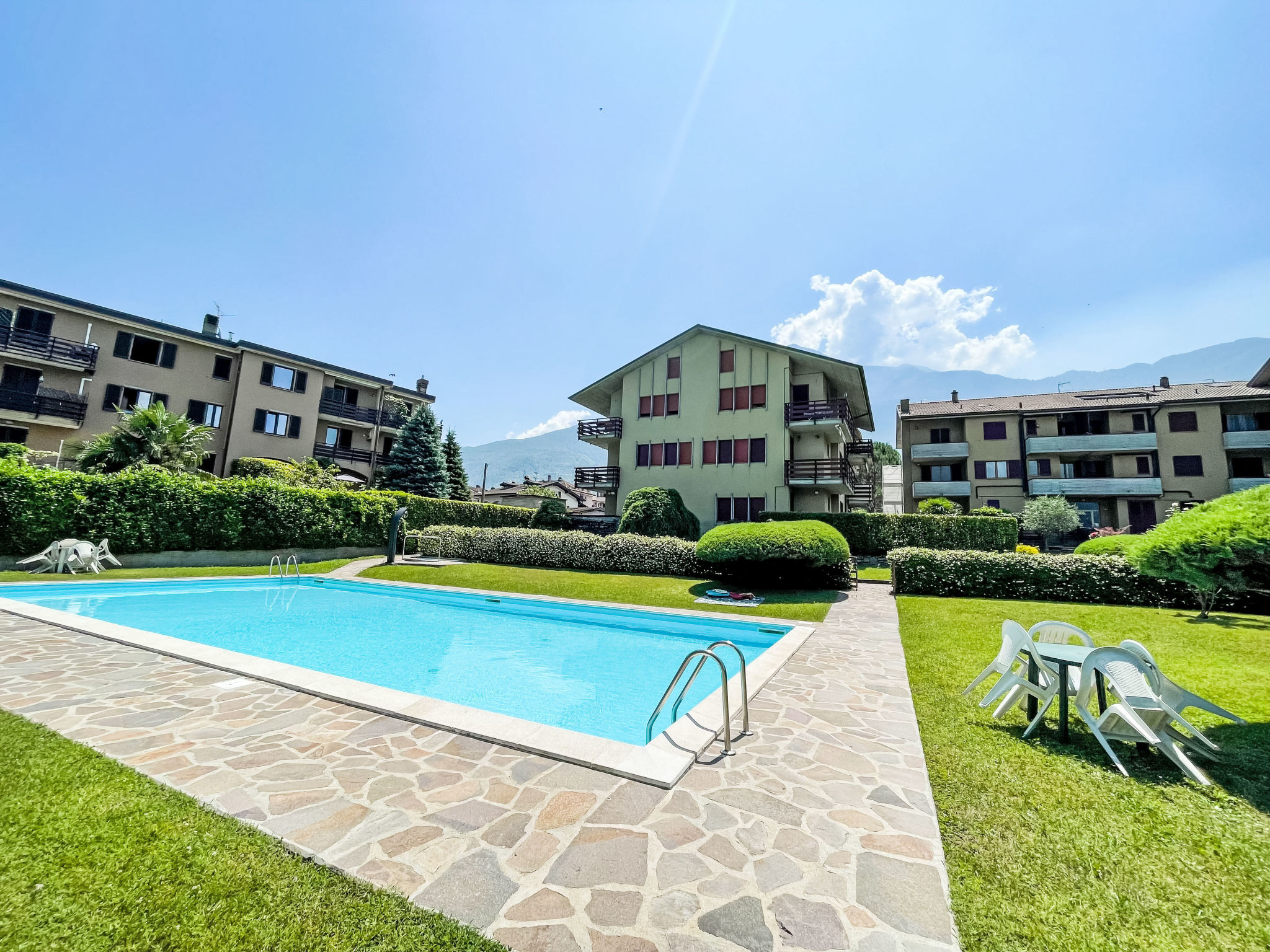 Miralago Guest House-Outside