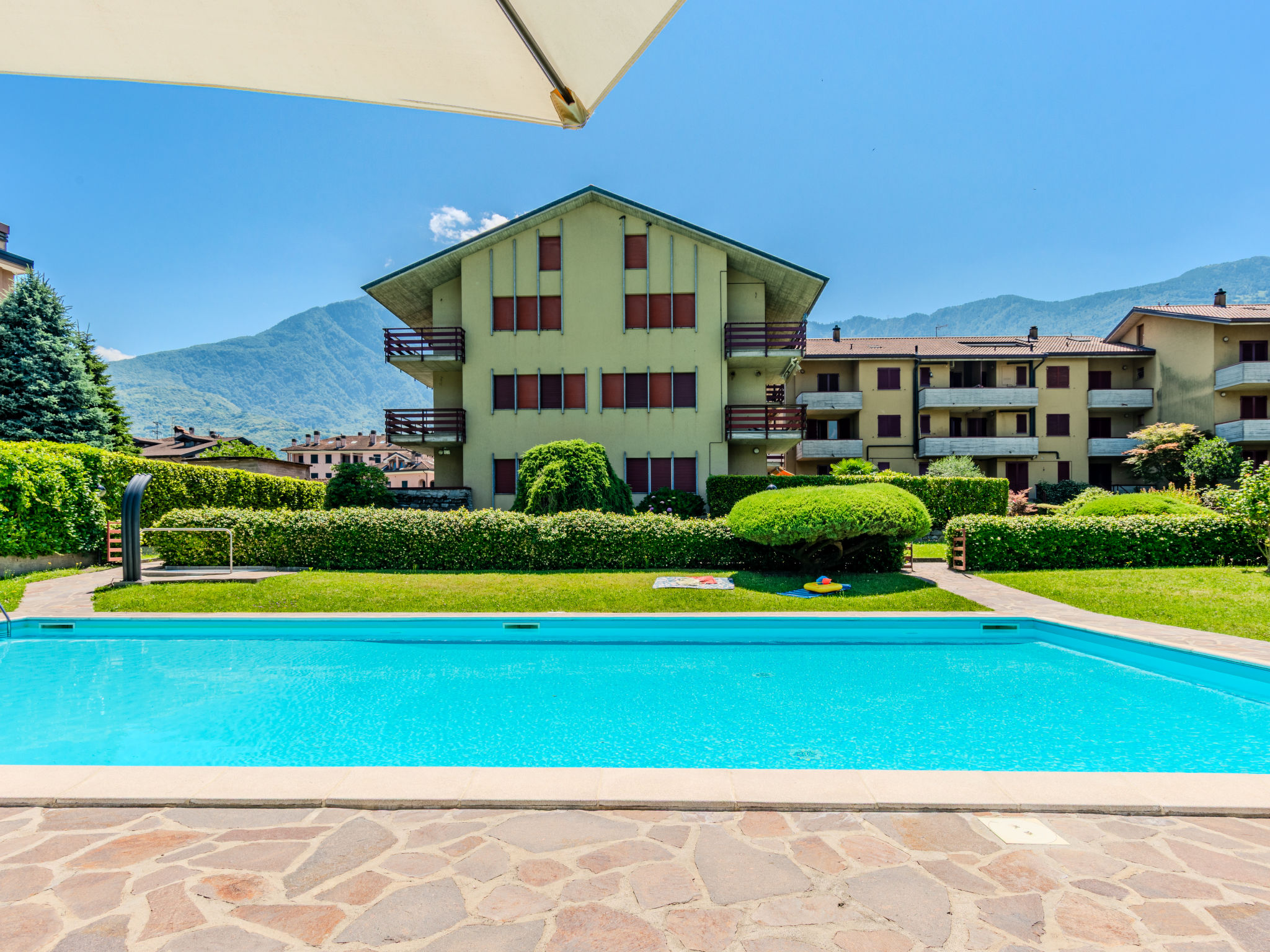 Miralago Guest House-Outside