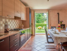 10-persoons vakantiehuis in Colico met bergzicht - thumbnail 3