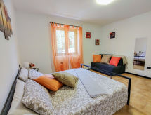 Appartement met whirlpool in Colico nabij het strand - thumbnail 5