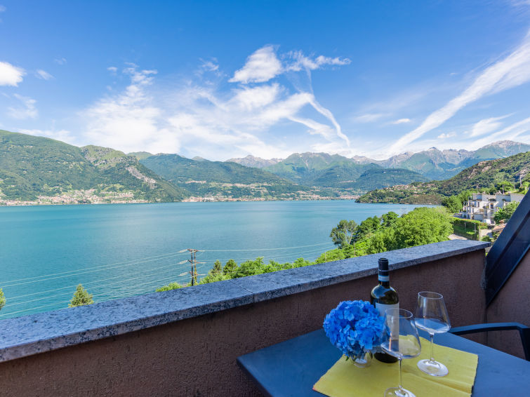 Appartement Vento Errante in Dorio met prachtig meerzicht in Dorio